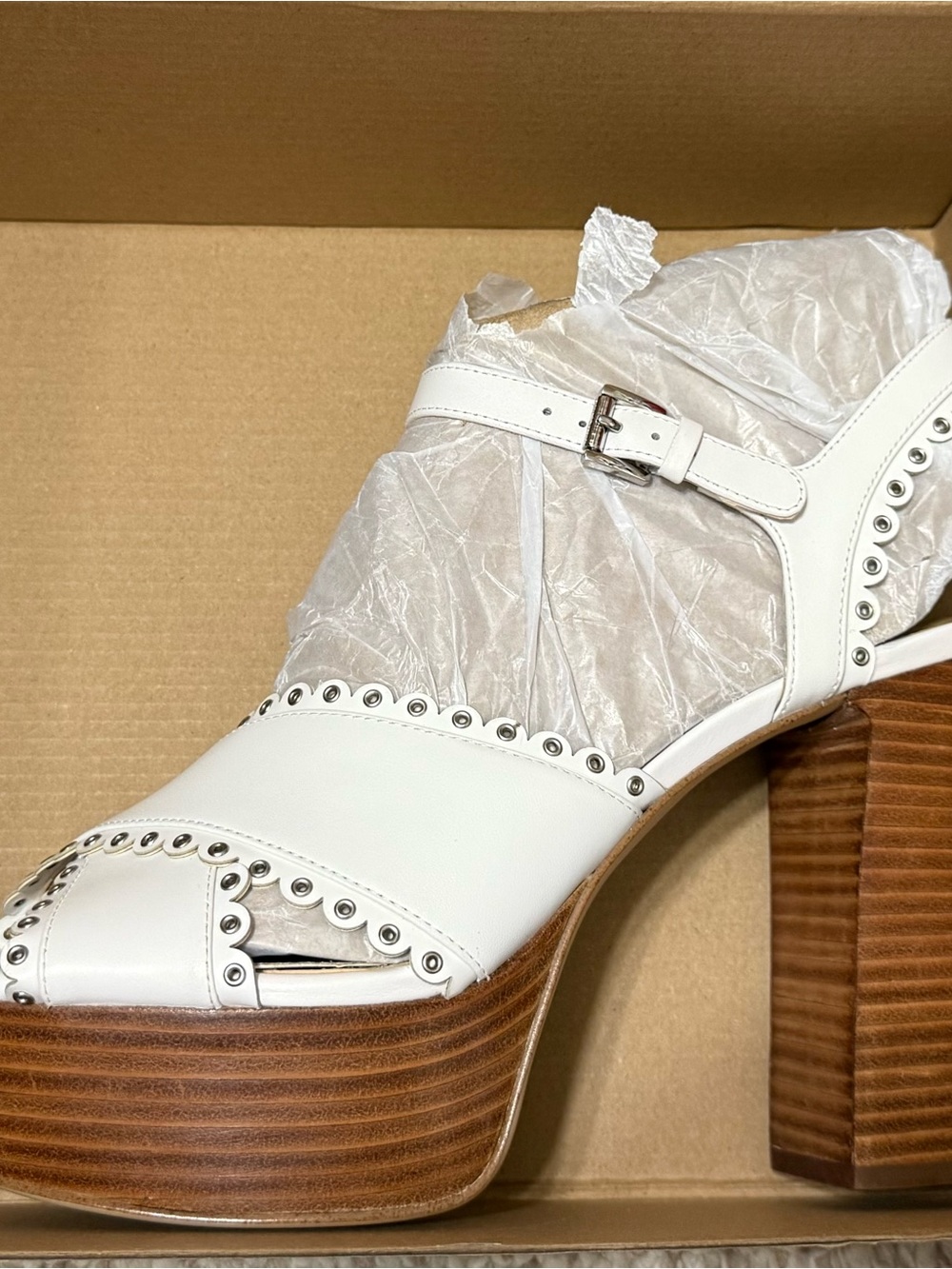 Michael Kors Jessie White Leather Platform Sandals with Eyelet trim. Size 9 NWOB - Picture 2 of 4